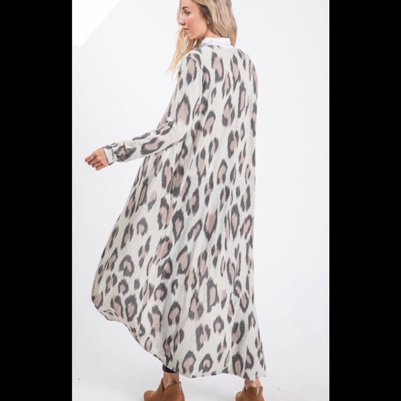 🍀Only 1 Left🍀. CHEETAH PRINT CARDIGAN - Picture 5 of 6